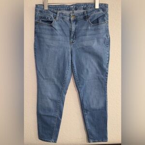 New Directions Women’s Short Light Blue Skinny Jeans